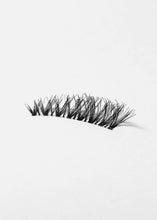 Load image into Gallery viewer, AOA Studio Eyelashes - Scarlette
